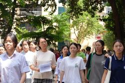 Đề thi Văn lớp 10 chuyên Khoa học Xã hội: Sáng tạo hay bất cập?