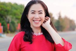 MC Quỳnh Hoa tuổi 54 là phó giám đốc quyền lực, quyết 'giấu' chồng suốt 30 năm