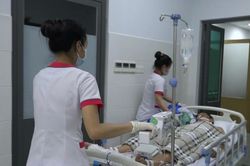 Chồng 3 lần ngừng tim, vợ bật khóc nói lời khẩn thiết với bác sĩ