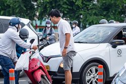 Vòng xoay Điện Biên Phủ sau ngày 'lập lại trật tự': Người dân chưa hết loay hoay
