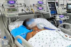 Thiếu niên 15 tuổi ở TPHCM nguy kịch sau khi chơi đá bóng dưới nắng gắt