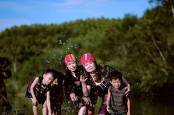 Bộ ảnh kỷ yếu của học sinh Bru Vân Kiều khiến cộng đồng mạng thích thú