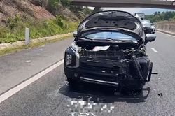 Ô tô chạy gần 100km/h tông trực diện con bò trên cao tốc, túi khí bung ra