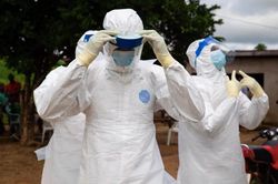 Người dân trở về từ vùng dịch Ebola được khuyến cáo tự theo dõi sức khỏe 21 ngày