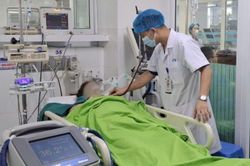 2 người đàn ông sốc nhiệt khi gặt lúa giữa nắng nóng, 1 bệnh nhân hôn mê sâu