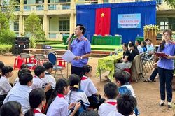Viện kiểm s&aacute;t tuy&ecirc;n truyền ph&aacute;p luật về ma t&uacute;y tại trường học ở Gia Lai