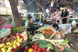 Nắng nóng diện rộng, giá thực phẩm tại Hà Nội có xu hướng tăng nhẹ