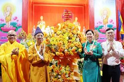 Phó Chủ tịch Thường trực HĐND tỉnh chúc mừng Đại lễ Phật đản tại chùa Hoa Nghiêm Tây Yên Tử
