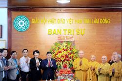 Bí thư Tỉnh ủy Lâm Đồng Y Thanh Hà Niê Kđăm thăm, chúc mừng Đại lễ Phật đản năm 2026