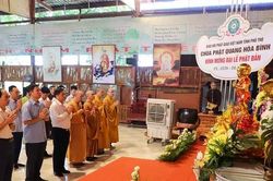 Phó Chủ tịch UBND tỉnh Đinh Công Sứ chúc mừng Ban Trị sự Giáo hội Phật giáo khu vực Hòa Bình nhân Đại lễ Phật đản