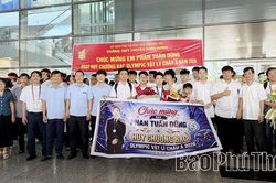 Đón nam sinh đoạt Huy chương Bạc Olympic Vật lý Châu Á trở về từ Hàn Quốc
