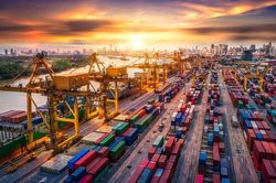 Chuỗi cung ứng toàn cầu biến động mạnh, vận tải Việt Nam đối mặt áp lực chưa từng có