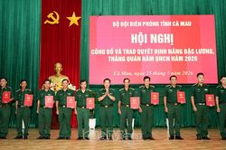 46 quân nhân chuyên nghiệp thuộc BĐBP Cà Mau được thăng quân hàm