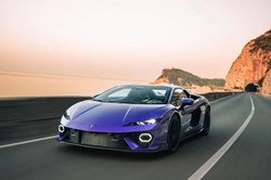 CEO Lamborghini: Siêu xe điện chưa thể thay thế cảm xúc của động cơ xăng