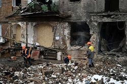 Nga oanh toạc Kiev bằng loạt t&ecirc;n lửa đạn đạo si&ecirc;u thanh mới