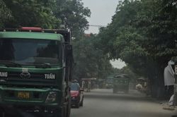 Hưng Yên: Chính quyền xã Minh Thọ phản hồi vụ xe tải ngày đêm phủ bụi dân cư?