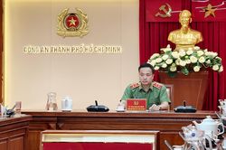 Trung tướng Mai Hoàng chủ trì họp báo cung cấp thông tin vụ nổ súng làm 2 người thương vong
