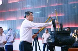 Thủ tướng dâng hương tưởng niệm các Anh hùng liệt sĩ thành phố Cần Thơ
