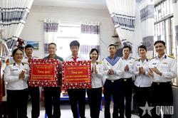 Nghĩa t&igrave;nh đồng đội từ m&ocirc; h&igrave;nh 'Mẹ đỡ đầu'