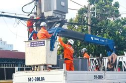 Nắng nóng bao trùm, tiêu thụ điện tăng vọt