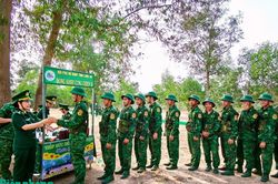 Giữ vững sức khỏe bộ đội trong thời tiết nắng nóng cực đoan