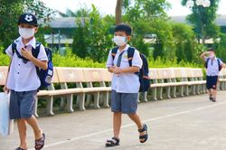 Nắng nóng gay gắt, Hà Nội yêu cầu dừng hoạt động ngoài trời với học sinh