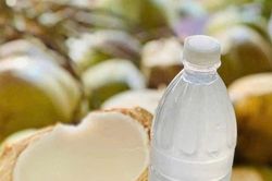 Nắng nóng đỉnh điểm: Có nên uống 2-3 quả dừa mỗi ngày thay nước lọc?