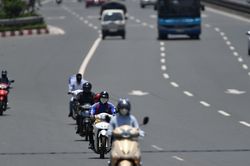 Hà Nội có thể lập kỷ lục nắng nóng sau hơn 10 năm, đêm xuống vẫn ngột ngạt