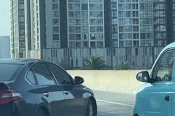 Hà Nội: Khe co giãn Vành đai 3 trên cao bất ngờ trồi lên, tài xế ô tô nơm nớp lo sự cố