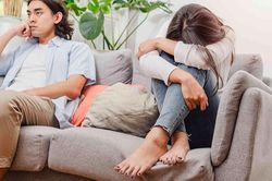 Những cuộc nói chuyện giữa vợ chồng dần biến mất