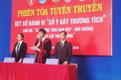 Phiên tòa tuyên truyền nhấn mạnh việc cha mẹ thiếu trách nhiệm trong nuôi dạy con cũng bị xử phạt
