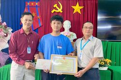 Ho&agrave;ng Ph&aacute;t nhận v&eacute; thẳng v&agrave;o đại học