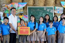 Bí thư Thành ủy Lê Ngọc Quang thăm Trường Tiểu học, THCS và THPT Hy Vọng
