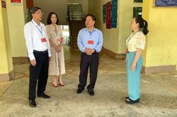 Đồng chí Tống Thanh Hải kiểm tra công tác thi tuyển sinh lớp 10