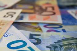 Tỷ giá Euro ngày 26/5: Ngân hàng đồng loạt điều chỉnh giảm, thị trường tự do đi ngược xu hướng