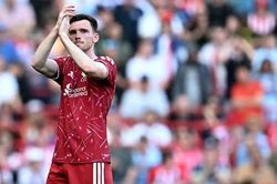 Juventus tranh Andy Robertson với Tottenham, Liverpool chi đậm tìm người thay Salah