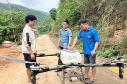Khát vọng 'bay' trên đồi dốc