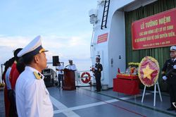 Vòng tròn bất tử giữa trùng khơi