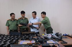 Công an Hà Tĩnh được Bộ Công an khen thưởng vụ phá đường dây chế tạo, mua bán trái phép vũ khí quân dụng