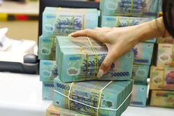 Cuộc đua lãi suất ngầm nóng trở lại, ngân hàng khó hạ lãi vay