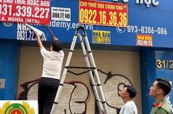 Công an phường Sài Gòn: Liên tiếp xử lý nhiều đối tượng dán quảng cáo bẩn