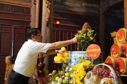 Ban Tuyên giáo và Dân vận Thành ủy Hà Nội chúc mừng Đại lễ Phật đản tại chùa Từ Vân
