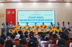 Trẻ em cần được bảo vệ cả ngoài đời thực lẫn trên không gian mạng