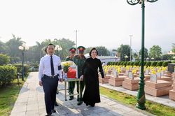 Phó Thủ tướng Phạm Thị Thanh Trà dự lễ truy điệu, an táng hài cốt 9 liệt sĩ tại Điện Biên