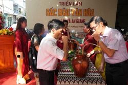 Triển lãm 'Sắc màu văn hóa Gia Lai và An Giang' thúc đẩy liên kết du lịch