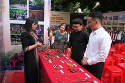 Triển lãm 'Sắc màu văn hóa Gia Lai và An Giang' thúc đẩy liên kết du lịch