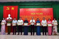 Khen thưởng tập thể, cá nhân tiêu biểu trong học tập, làm theo tư tưởng, đạo đức, phong cách Chủ tịch Hồ Chí Minh