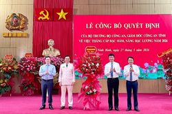 C&ocirc;ng an Ninh B&igrave;nh c&ocirc;ng bố Quyết định thăng cấp bậc h&agrave;m, n&acirc;ng lương v&agrave; c&ocirc;ng t&aacute;c c&aacute;n bộ
