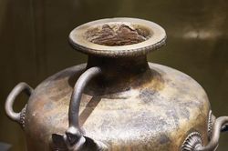 Mở mộ cổ thời nhà Tần gần Vạn lý Trường Thành, phát hiện thứ không ngờ