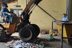 Tiêu hủy thuốc lá điện tử vi phạm để bảo vệ sức khỏe cộng đồng